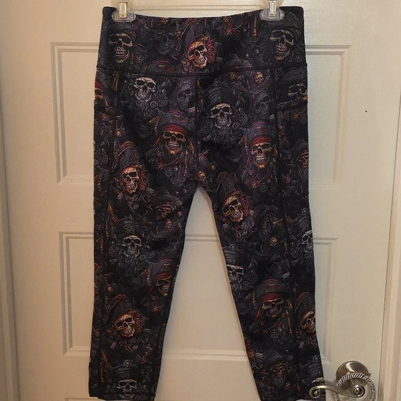 CVG ~ Pirate Medium Capri - Picture 2 of 2